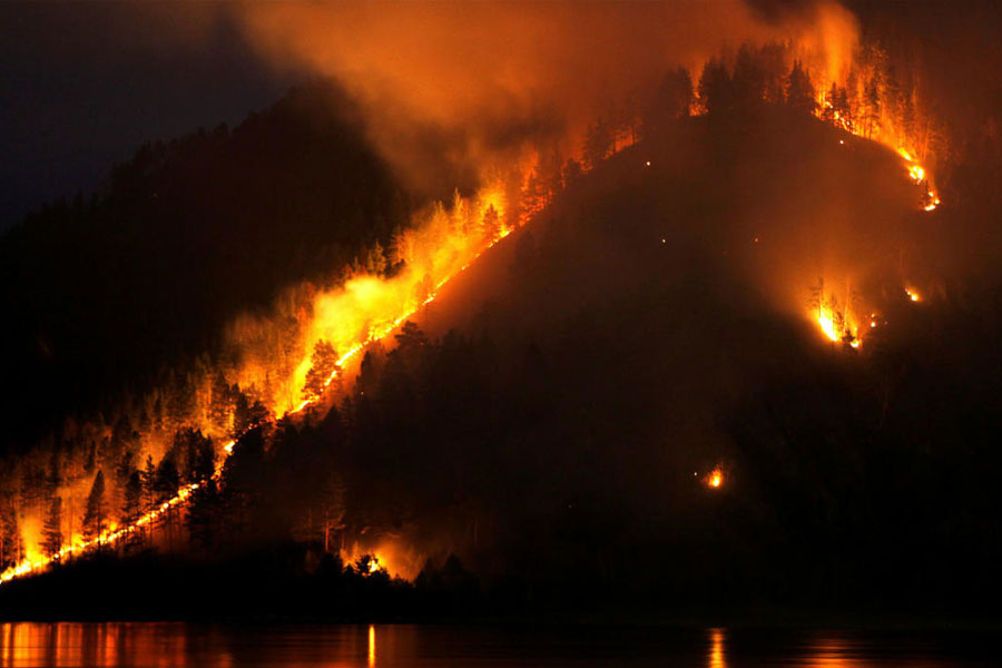 Forets de Sibérie - feux et incendies destructeurs dus au réchauffement de la région